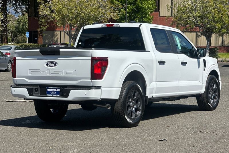 Ford F-150 Vehicle Full-screen Gallery Image 03