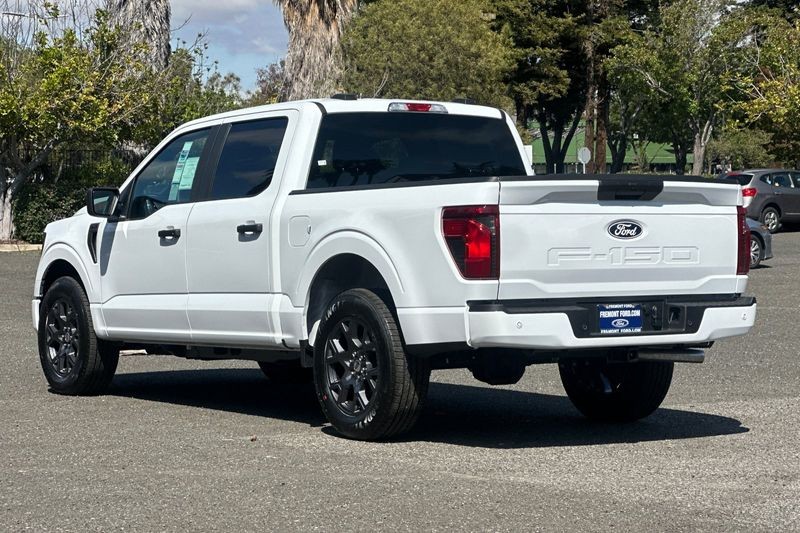 Ford F-150 Vehicle Full-screen Gallery Image 05