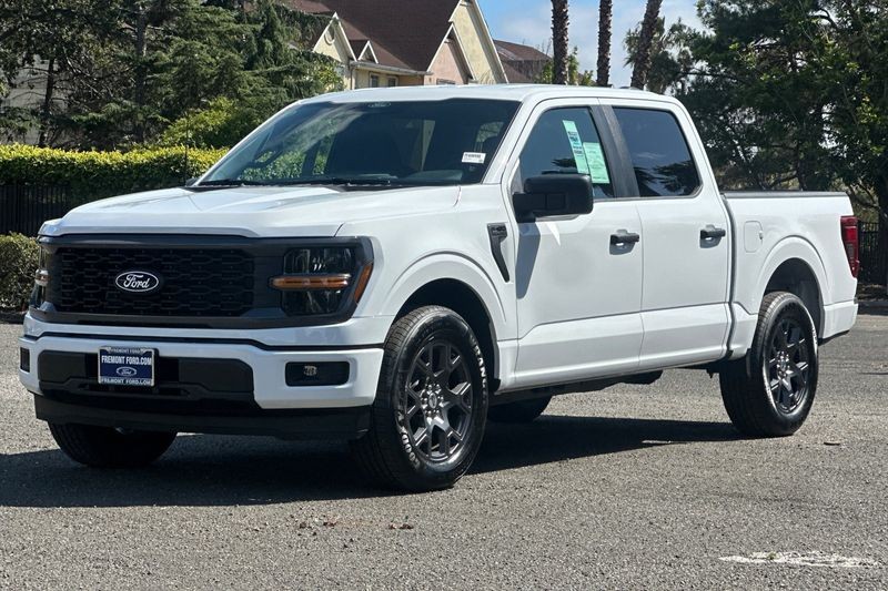 Ford F-150 Vehicle Full-screen Gallery Image 07