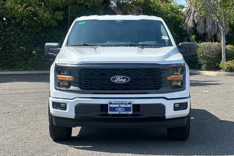 Ford F-150 Vehicle Full-screen Gallery Image 08