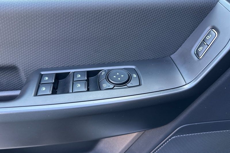 Ford F-150 Vehicle Full-screen Gallery Image 10