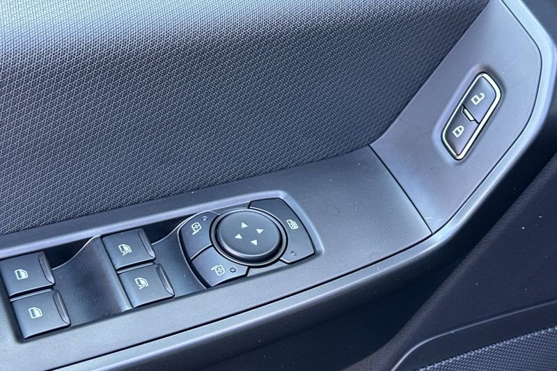 Ford F-150 Vehicle Full-screen Gallery Image 11