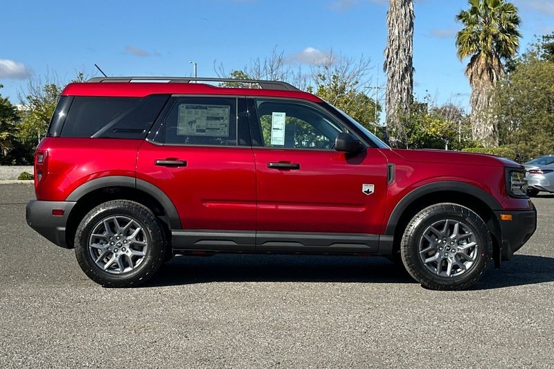 Ford Bronco Sport Vehicle Full-screen Gallery Image 02