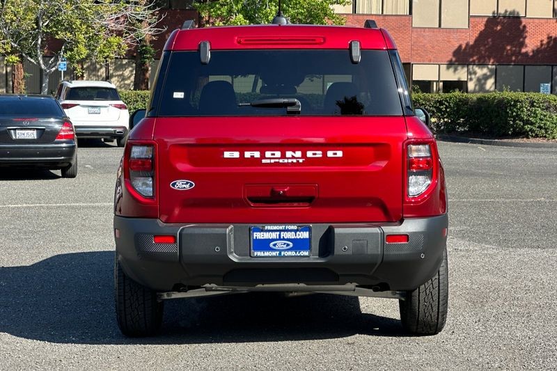 Ford Bronco Sport Vehicle Full-screen Gallery Image 04