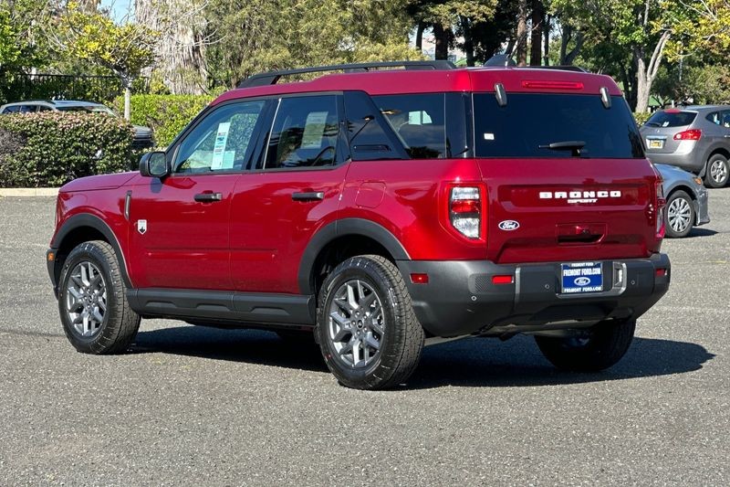 Ford Bronco Sport Vehicle Full-screen Gallery Image 05