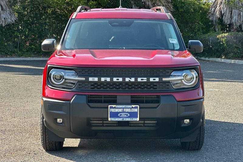 Ford Bronco Sport Vehicle Full-screen Gallery Image 08