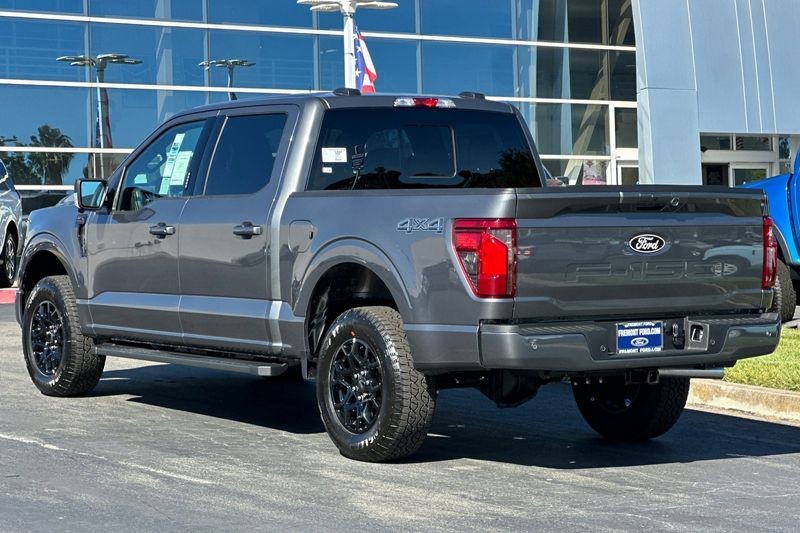 Ford F-150 Vehicle Full-screen Gallery Image 05
