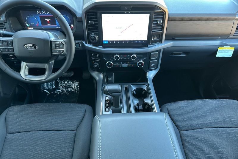 Ford F-150 Vehicle Full-screen Gallery Image 13