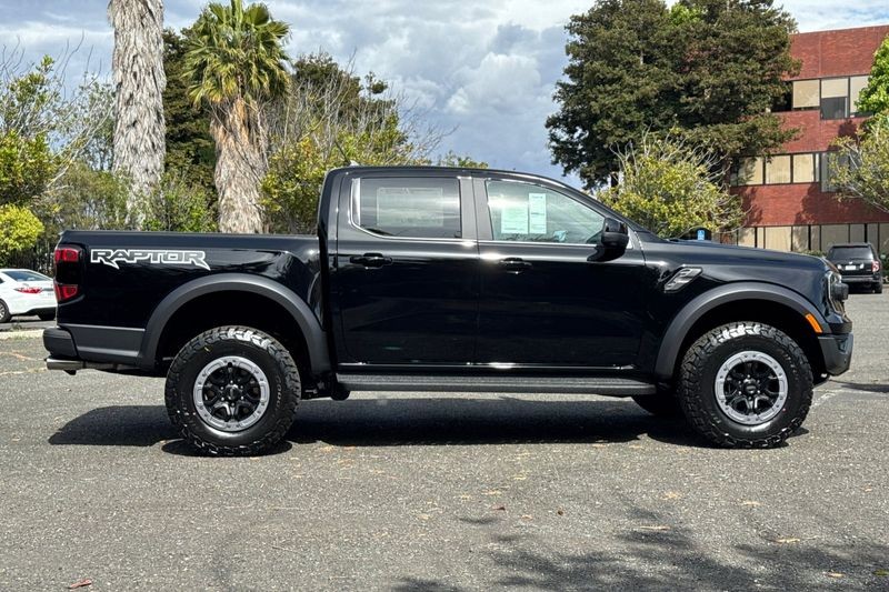 Ford Ranger Vehicle Full-screen Gallery Image 02