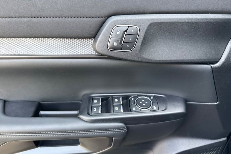 Ford Ranger Vehicle Full-screen Gallery Image 10