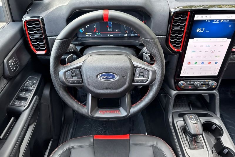 Ford Ranger Vehicle Full-screen Gallery Image 15