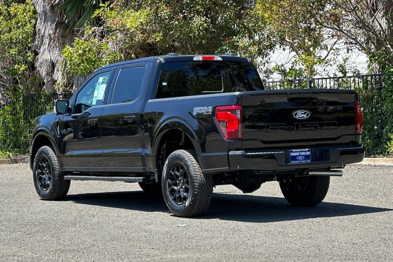 Ford F-150 Vehicle Full-screen Gallery Image 05