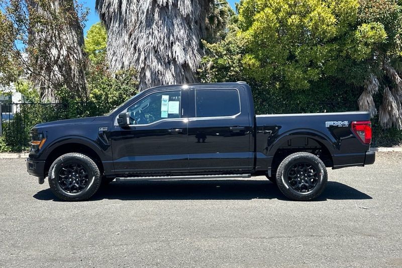 Ford F-150 Vehicle Full-screen Gallery Image 06