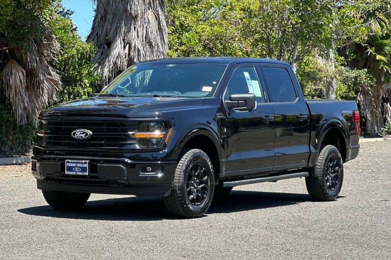Ford F-150 Vehicle Full-screen Gallery Image 07