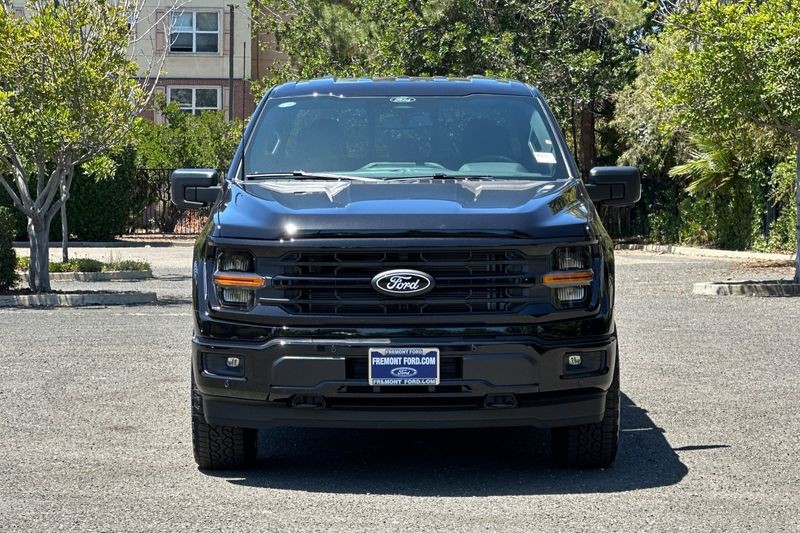Ford F-150 Vehicle Full-screen Gallery Image 08