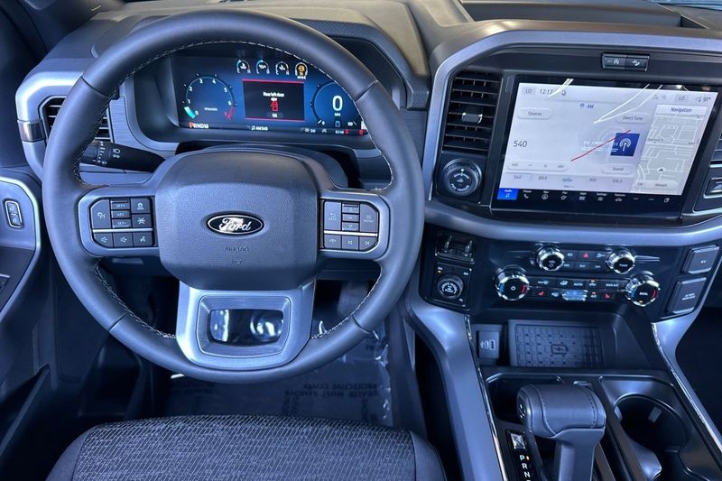 Ford F-150 Vehicle Full-screen Gallery Image 15