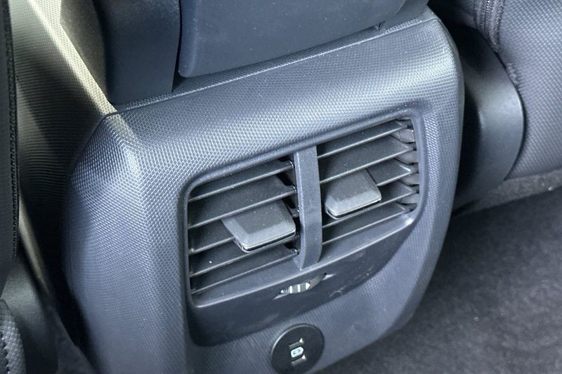 Ford Mustang Mach-E Vehicle Full-screen Gallery Image 13