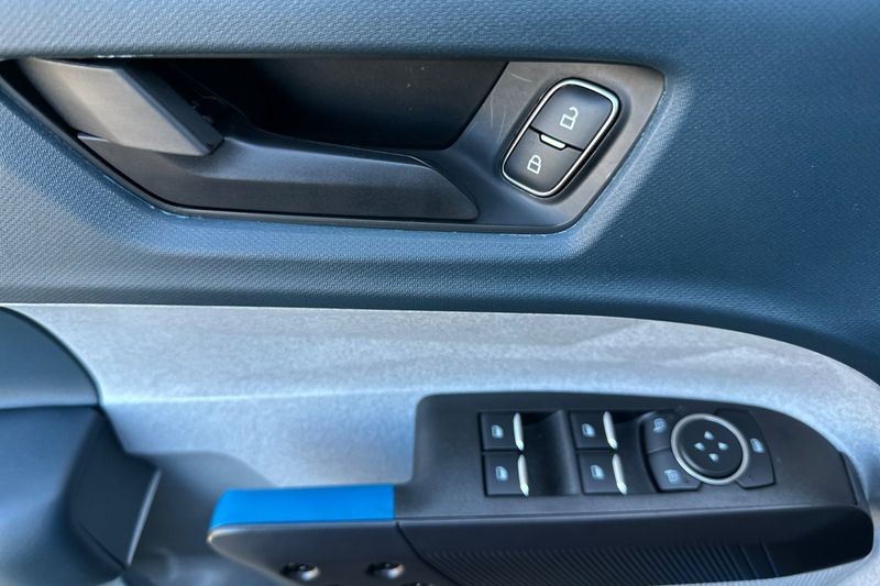 Ford Maverick Vehicle Full-screen Gallery Image 10