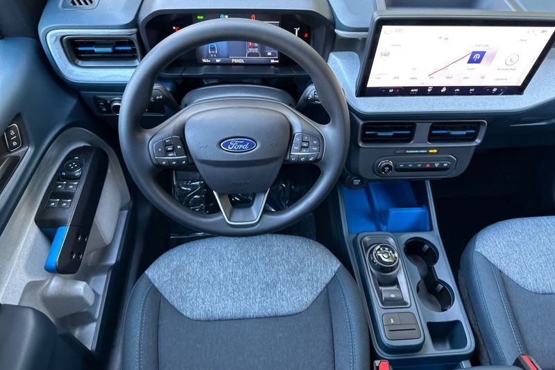 Ford Maverick Vehicle Full-screen Gallery Image 14