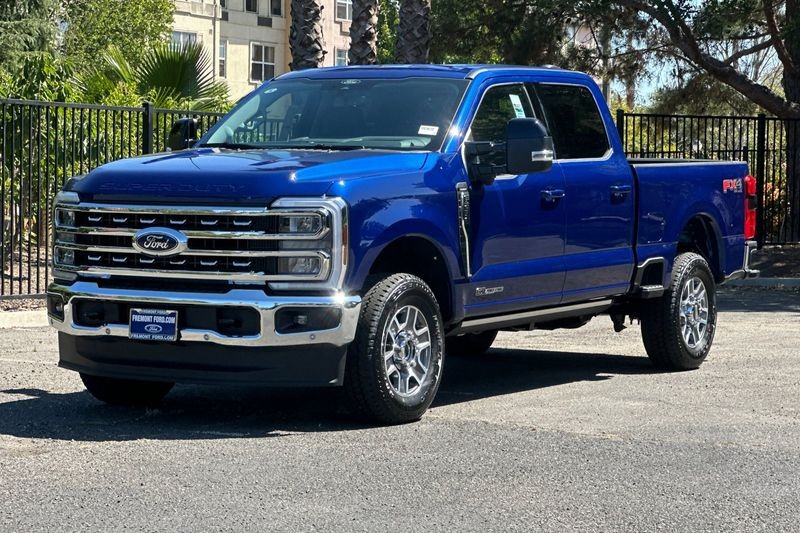 Ford F-250SD Vehicle Full-screen Gallery Image 07