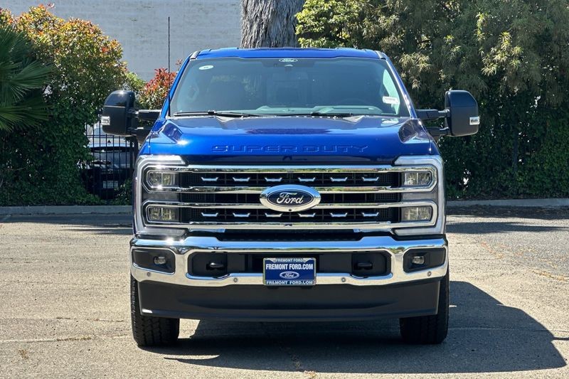Ford F-250SD Vehicle Full-screen Gallery Image 08