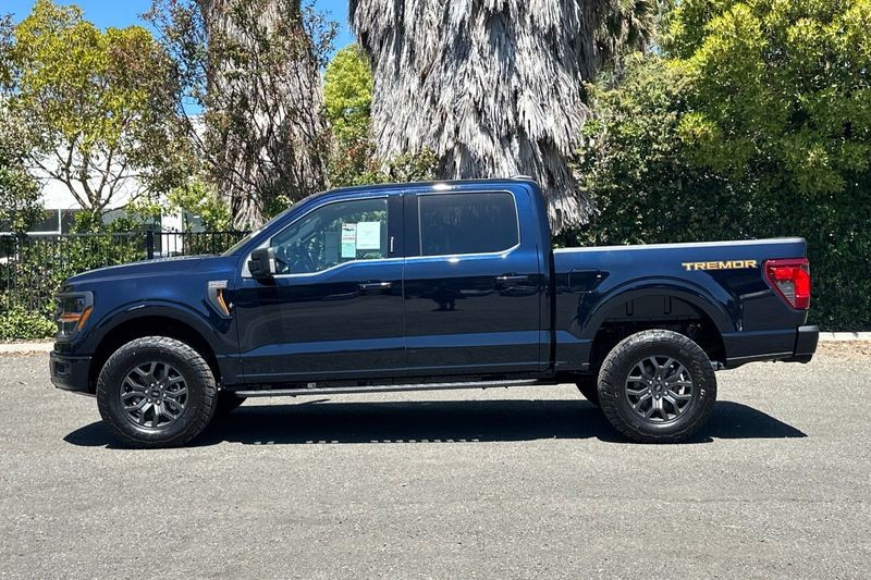 Ford F-150 Vehicle Full-screen Gallery Image 06