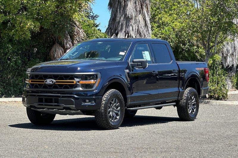 Ford F-150 Vehicle Full-screen Gallery Image 07