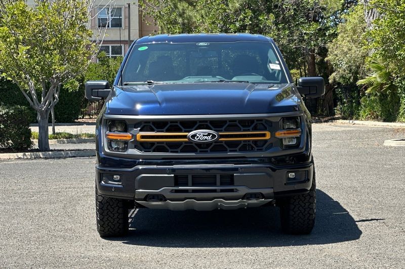 Ford F-150 Vehicle Full-screen Gallery Image 08