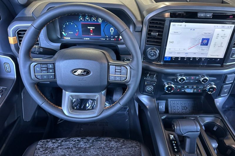 Ford F-150 Vehicle Full-screen Gallery Image 15