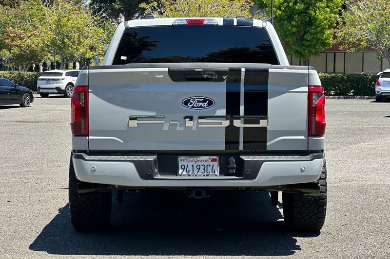 Ford F-150 Vehicle Full-screen Gallery Image 04