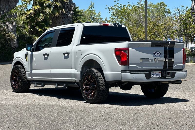 Ford F-150 Vehicle Full-screen Gallery Image 05