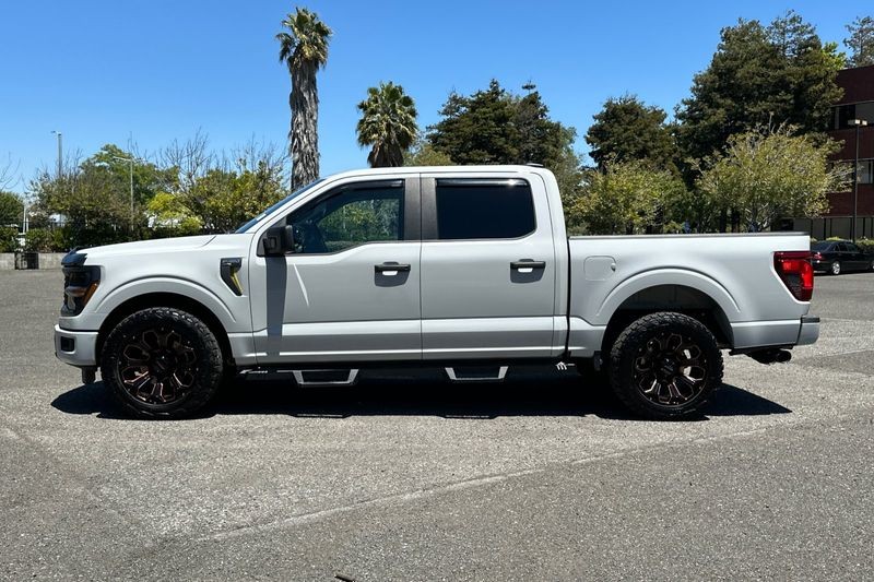 Ford F-150 Vehicle Full-screen Gallery Image 06