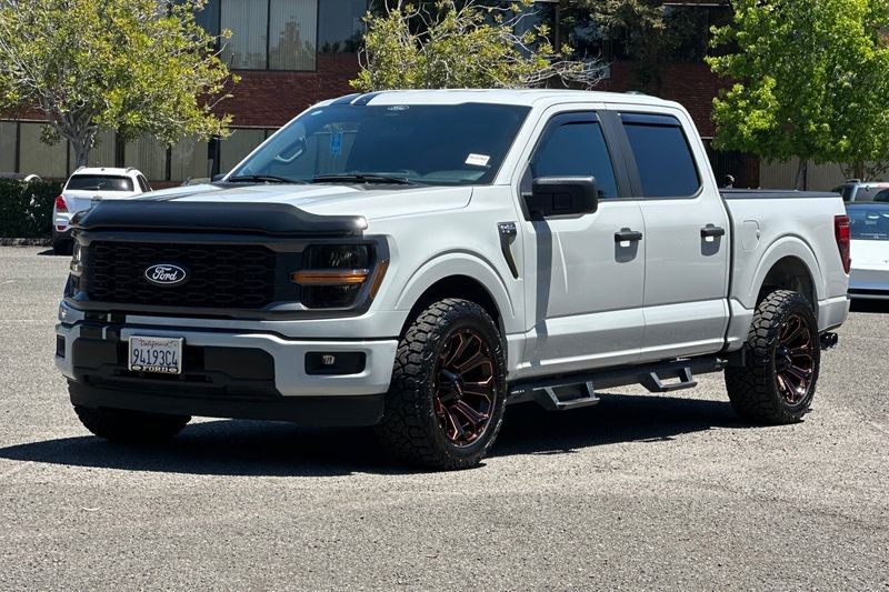 Ford F-150 Vehicle Full-screen Gallery Image 07