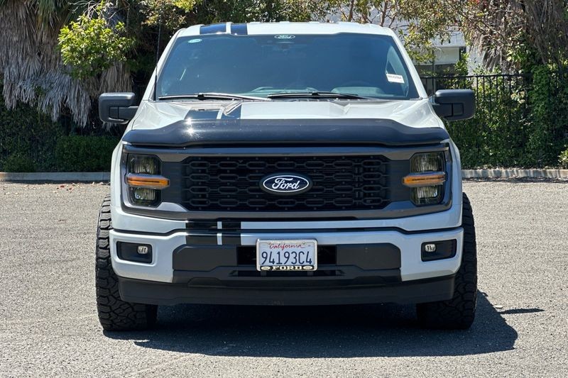 Ford F-150 Vehicle Full-screen Gallery Image 08