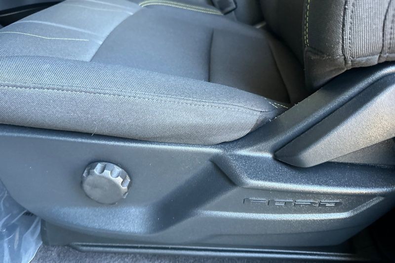 Ford F-150 Vehicle Full-screen Gallery Image 12