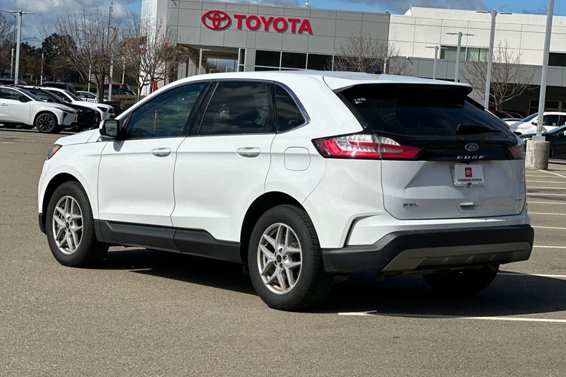 Ford Edge Vehicle Full-screen Gallery Image 05