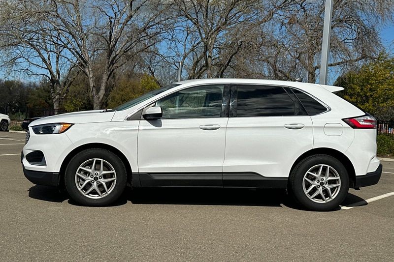 Ford Edge Vehicle Full-screen Gallery Image 06