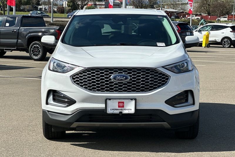 Ford Edge Vehicle Full-screen Gallery Image 08
