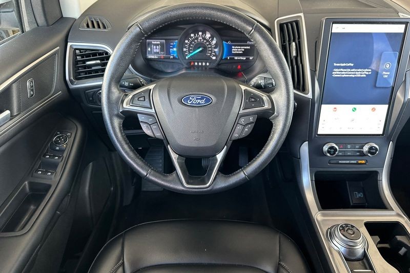Ford Edge Vehicle Full-screen Gallery Image 15