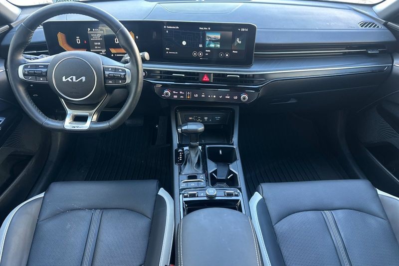 Kia K5 Vehicle Full-screen Gallery Image 14