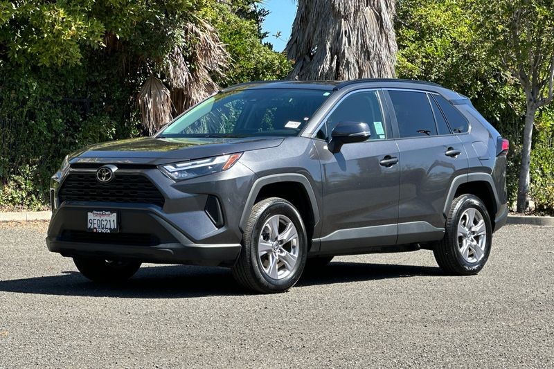 Toyota RAV4 Vehicle Full-screen Gallery Image 08