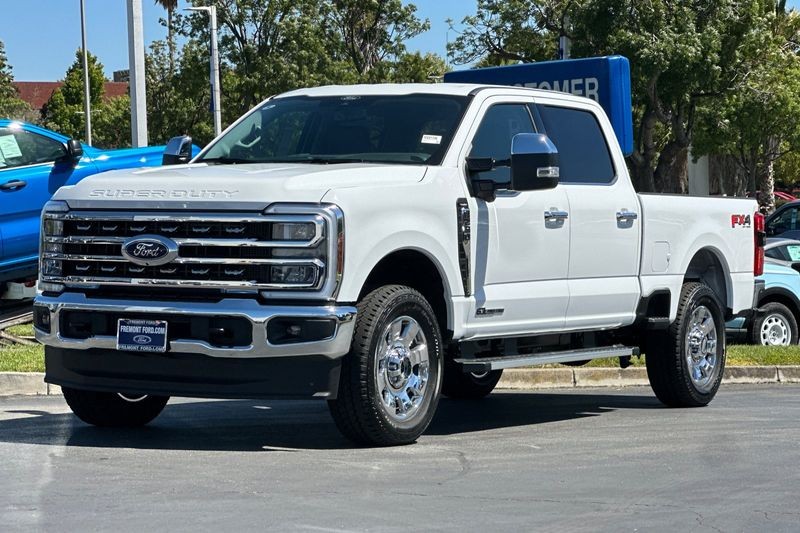 Ford F-250SD Vehicle Full-screen Gallery Image 07