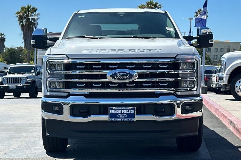 Ford F-250SD Vehicle Full-screen Gallery Image 08