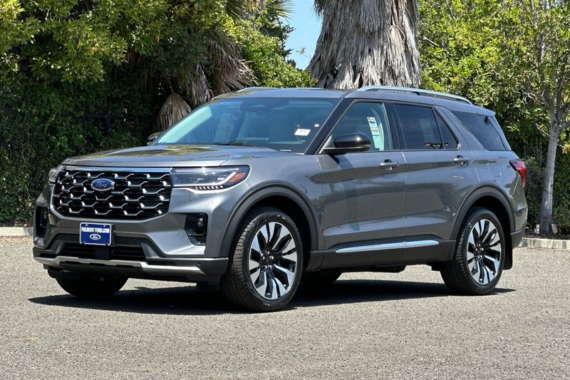 Ford Explorer Vehicle Full-screen Gallery Image 07