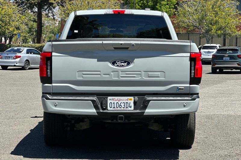 Ford F-150 Lightning Vehicle Full-screen Gallery Image 04