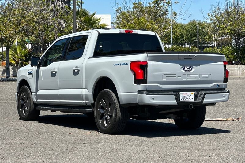 Ford F-150 Lightning Vehicle Full-screen Gallery Image 05