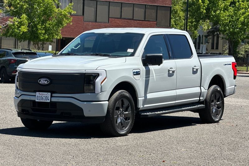 Ford F-150 Lightning Vehicle Full-screen Gallery Image 08