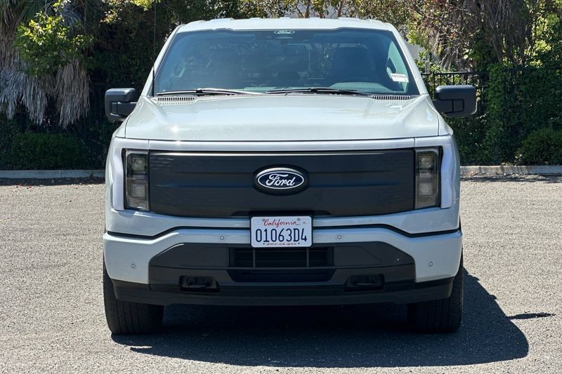 Ford F-150 Lightning Vehicle Full-screen Gallery Image 09