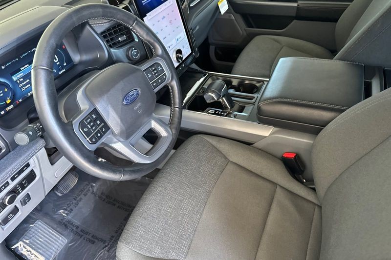 Ford F-150 Lightning Vehicle Full-screen Gallery Image 10