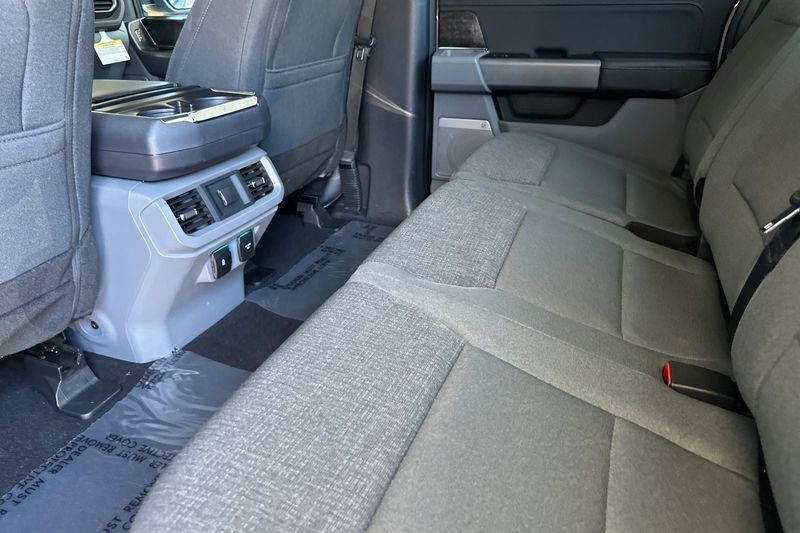 Ford F-150 Lightning Vehicle Full-screen Gallery Image 14